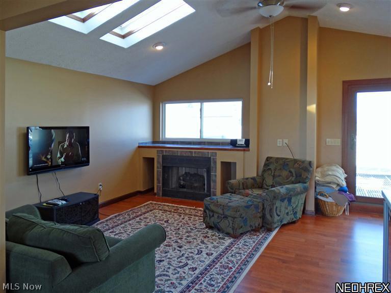 614 Literary Road Cleveland, OH 44113 - Photo 9 of 25 Gallery Image 9