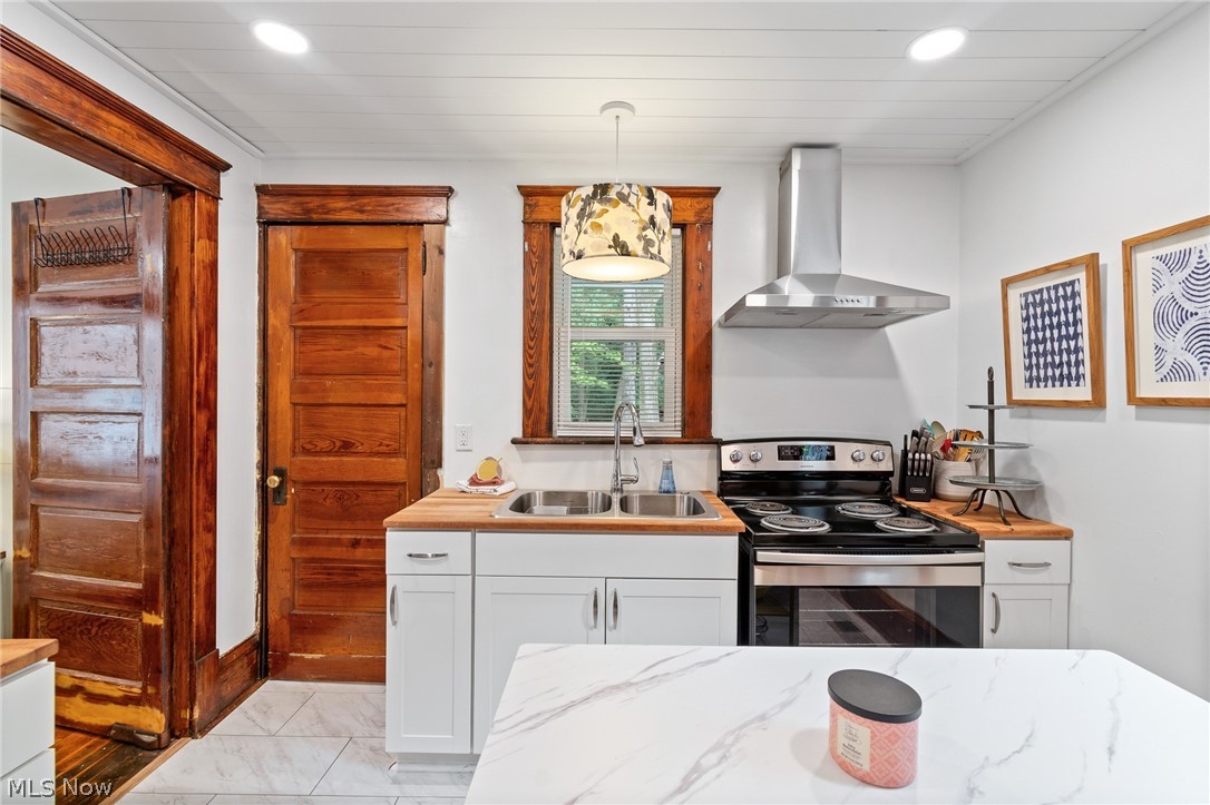 1422 Burbank Road Wooster, OH 44691 - Photo 7 of 36 First floor kitchen