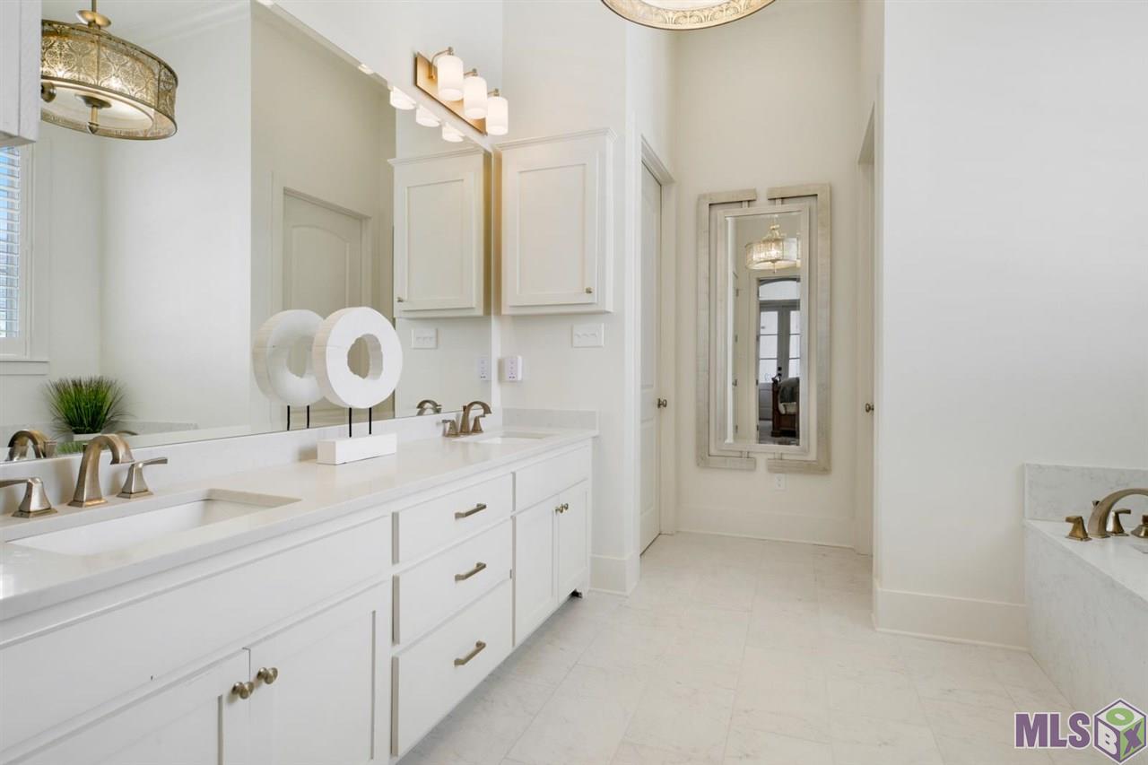 3151 Pointe-Marie Drive Baton Rouge, LA 70820 - Photo 9 of 20 Master Bath