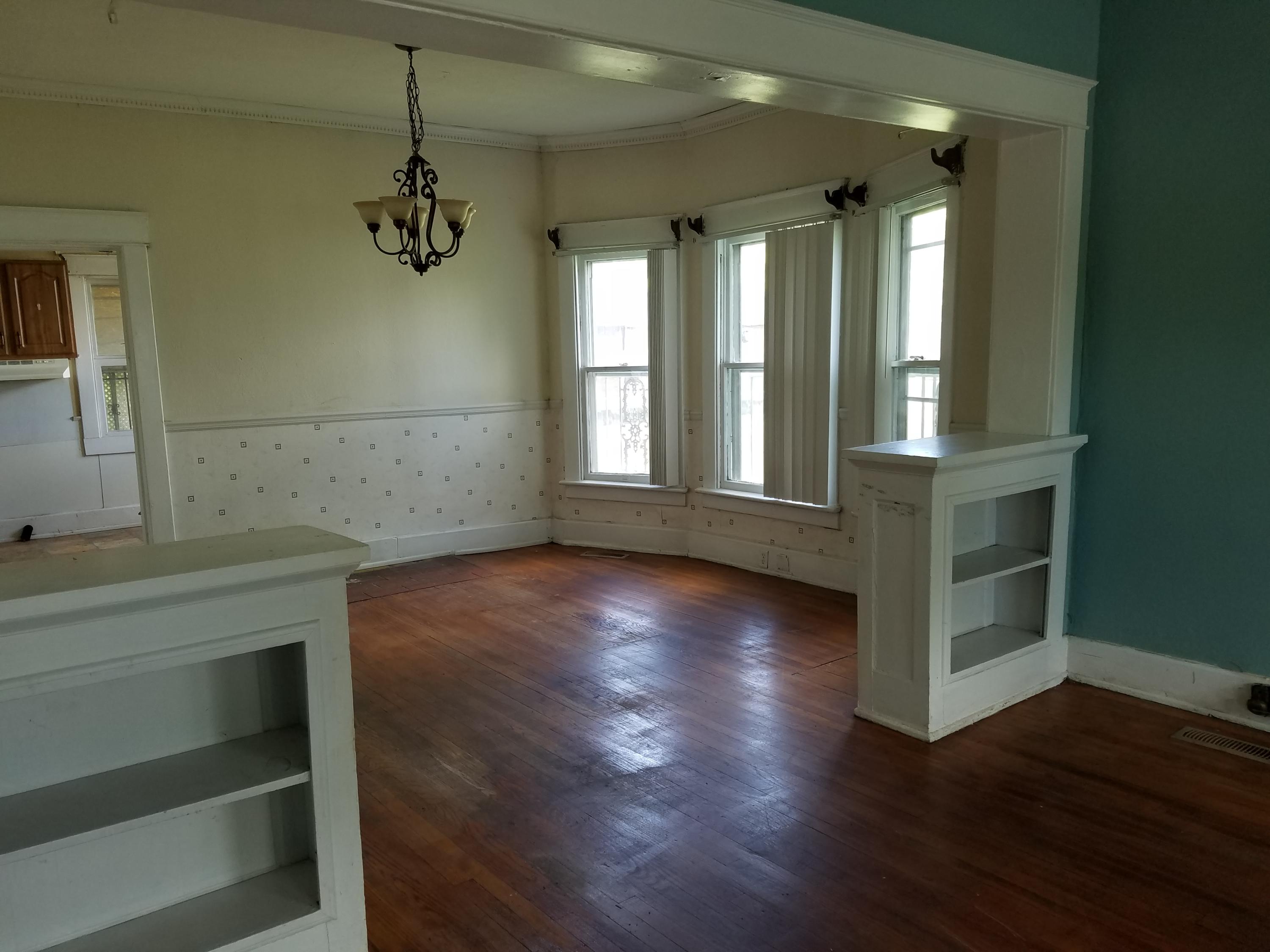 1206 Chamberlain Avenue Chattanooga, TN 37404 - Photo 4 of 13 Living Room Built-ins