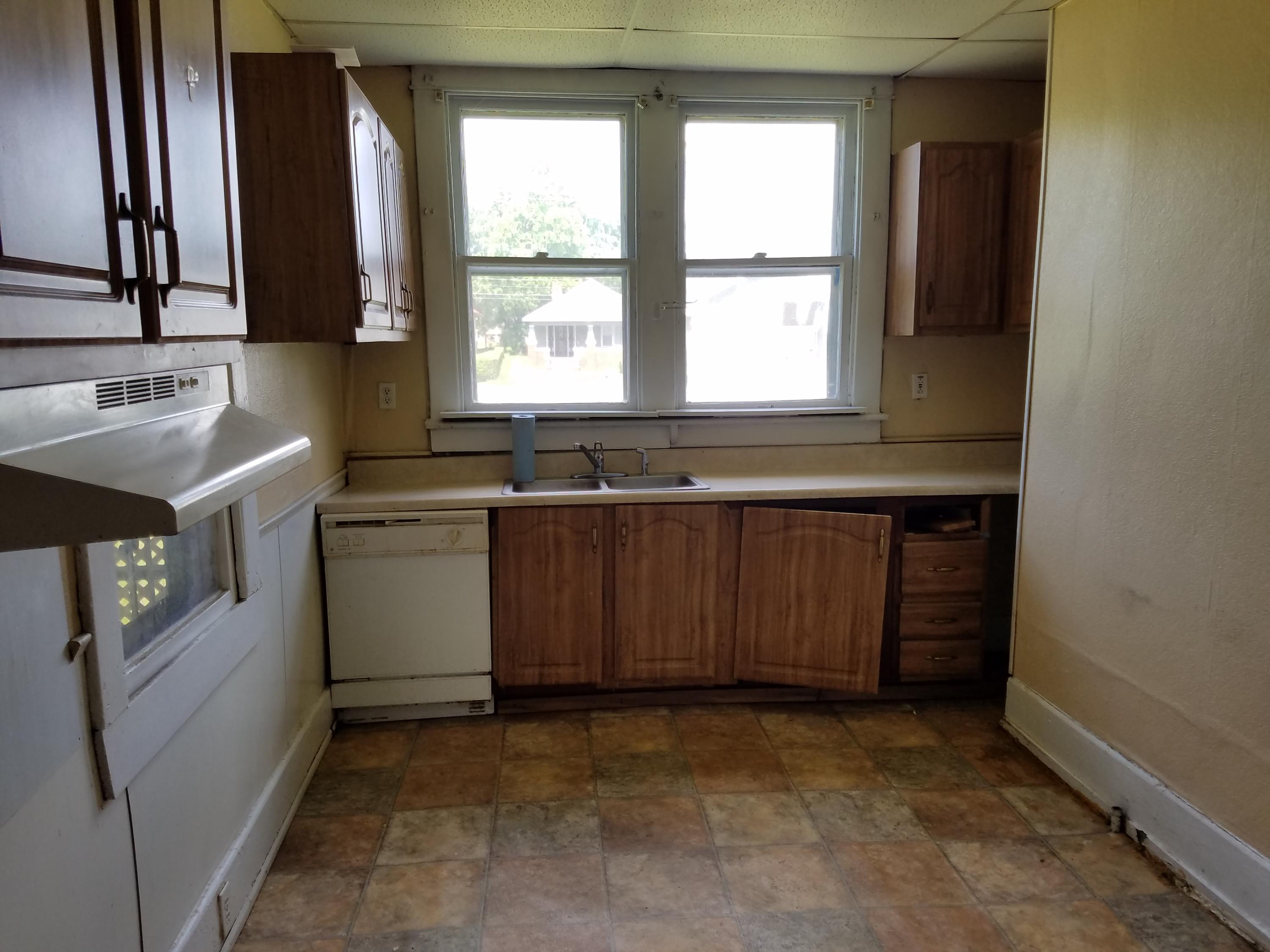 1206 Chamberlain Avenue Chattanooga, TN 37404 - Photo 8 of 13 Kitchen