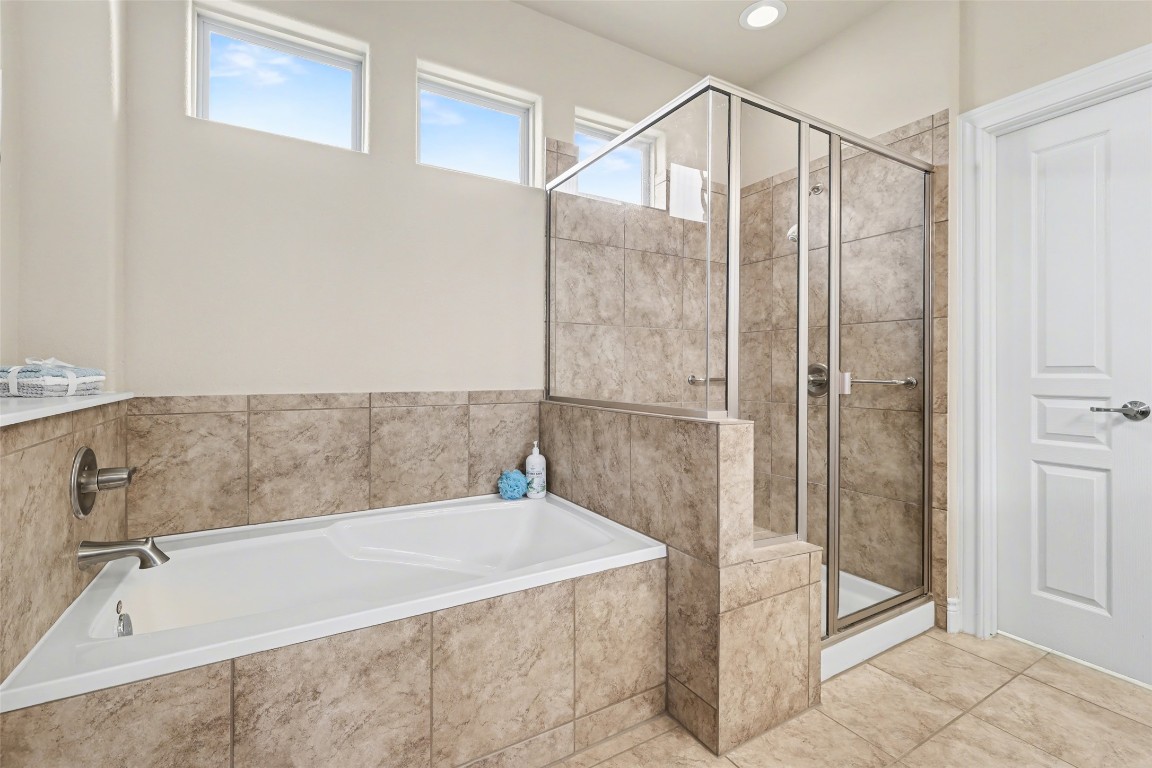 116 Trailing Lantana Drive, Unit G Georgetown, TX 78628 - Photo 26 of 38 a bathroom with a bathtub and a shower