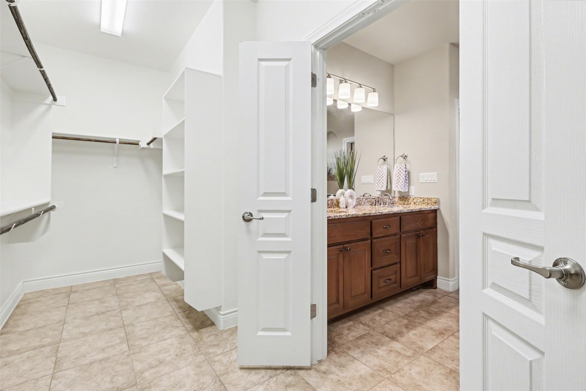 116 Trailing Lantana Drive, Unit G Georgetown, TX 78628 - Photo 30 of 38 a bathroom with a sink and a mirror