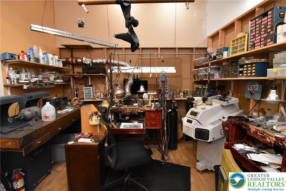 424 Grape Street Whitehall, PA 18052 - Photo 10 of 56 Home biz workshop space .