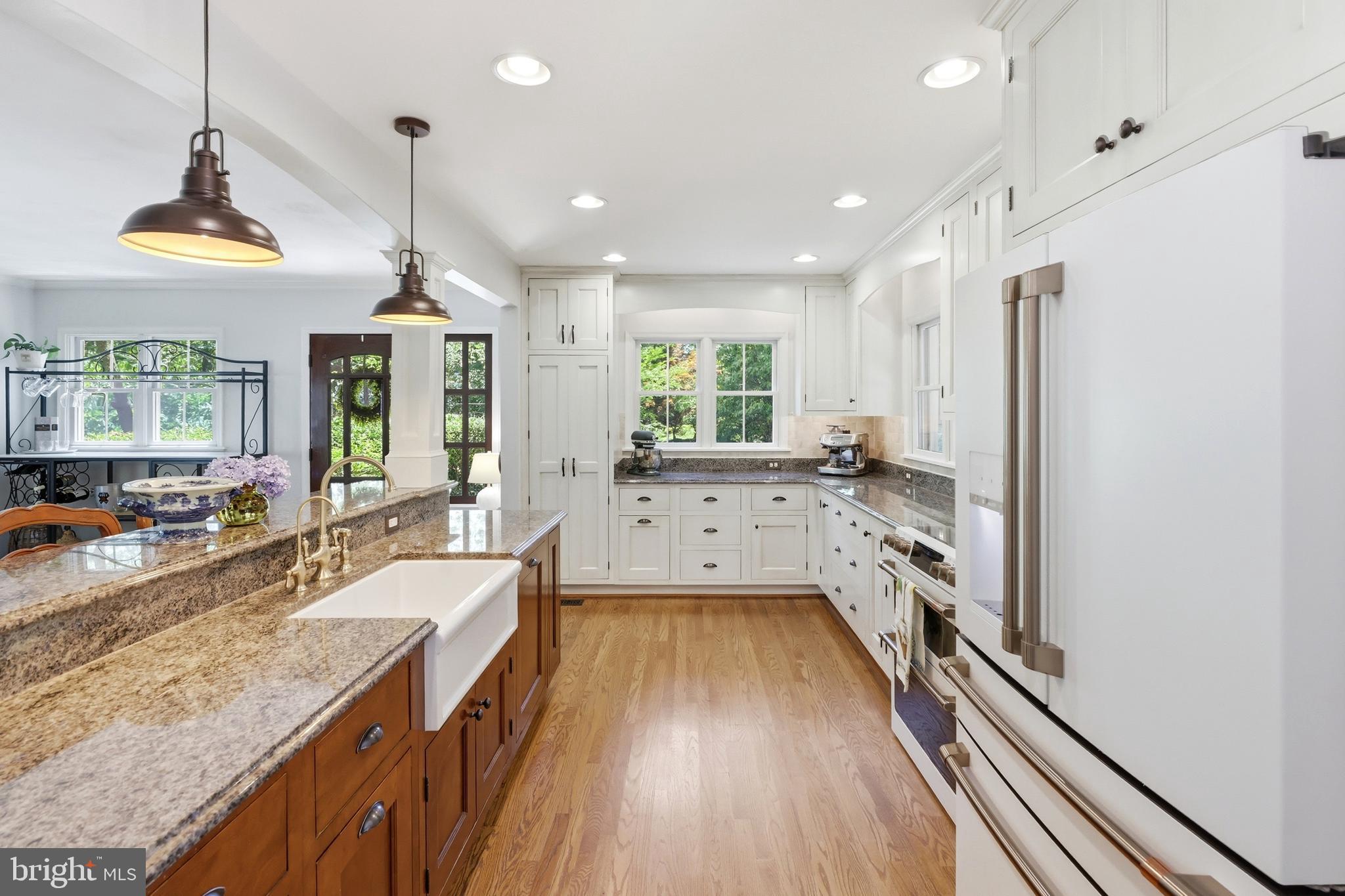 1724 Robinhood Road Annapolis, MD 21401 - Photo 9 of 73 Perfectly designed and upgraded kitchen