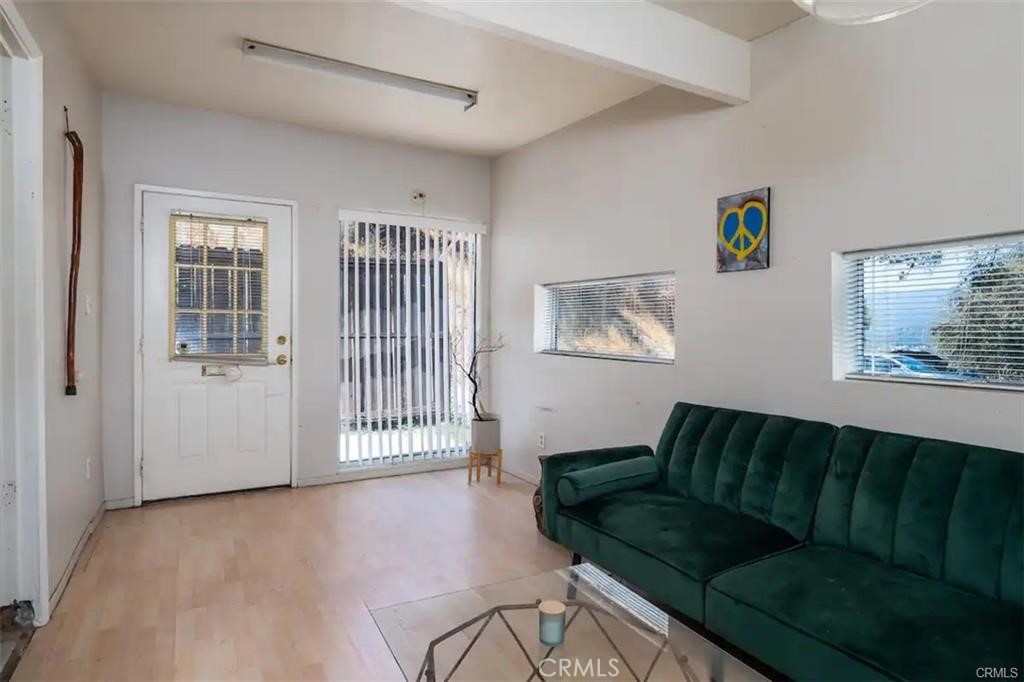 38797 Highway 41 Oakhurst, CA 93644 - Photo 25 of 27 a living room with furniture and a window