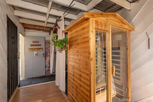 a view of entryway with a shower