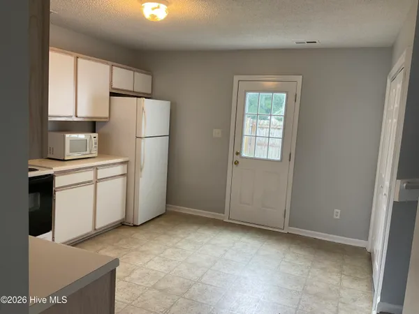 $1,175 | 104 Pinegrove Court, Jacksonville, NC 28546
