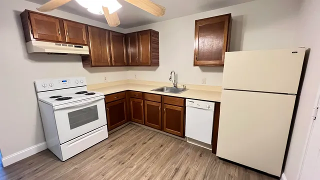 $1,500 | 12 East Side Drive, Unit 221, Concord, NH 03301