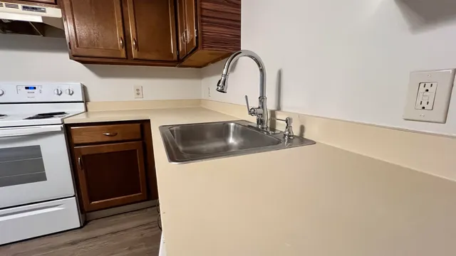 $1,500 | 12 East Side Drive, Unit 221, Concord, NH 03301