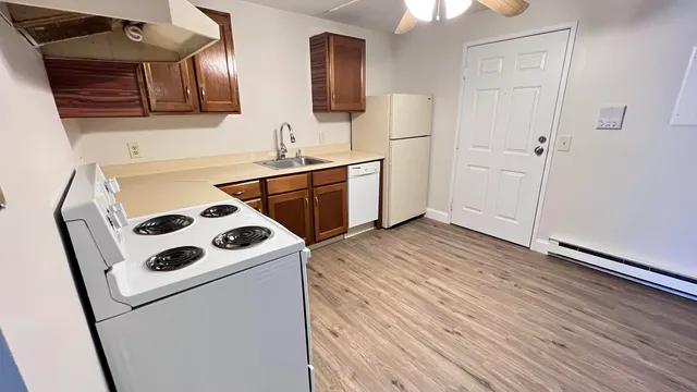 $1,500 | 12 East Side Drive, Unit 221, Concord, NH 03301