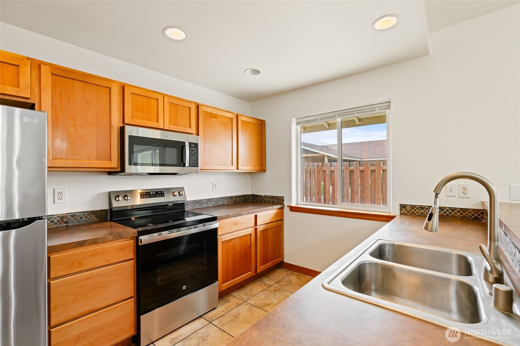 509B Clubhouse Way, Unit A Mattawa, WA 99349 - Photo 13 of 29 a kitchen that has a sink and a stove top oven