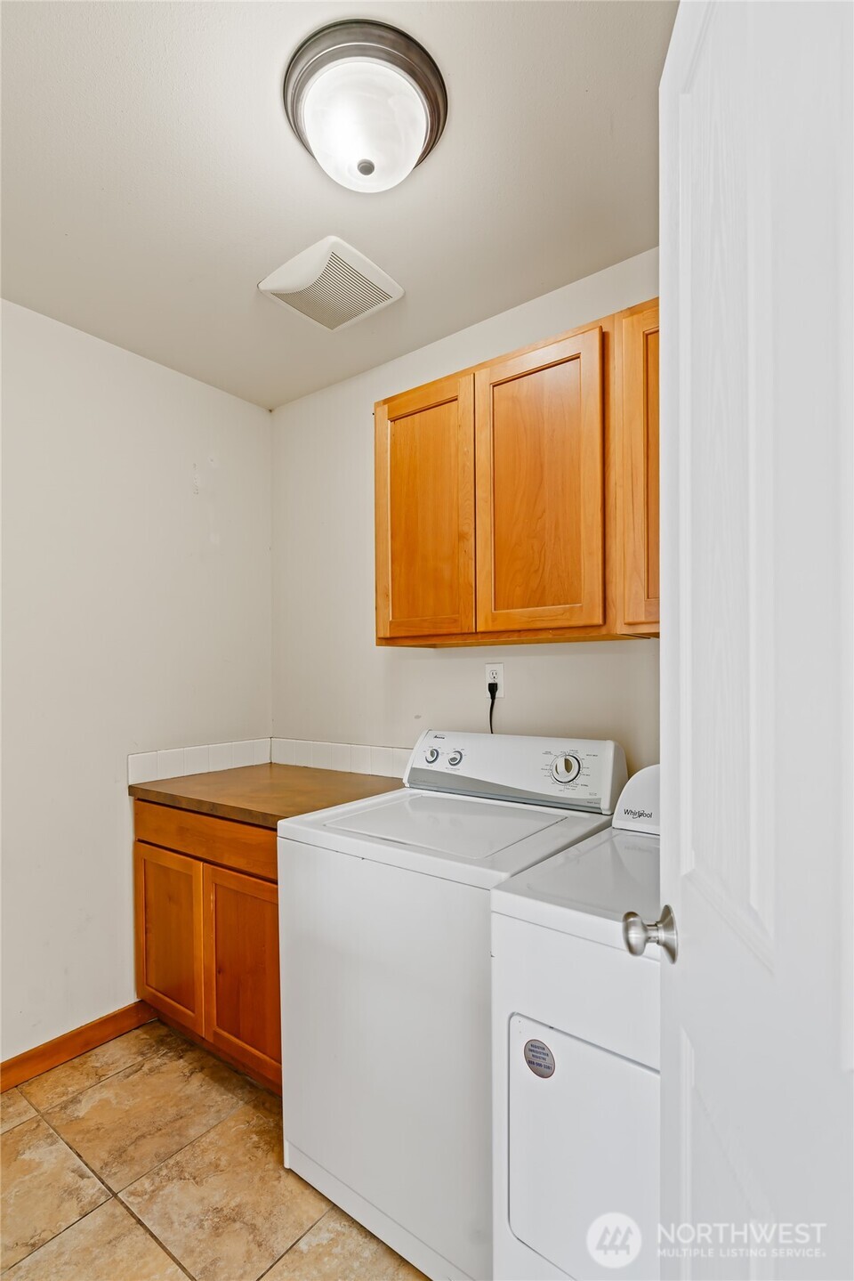 509B Clubhouse Way, Unit A Mattawa, WA 99349 - Photo 28 of 29 a utility room with dryer and washer