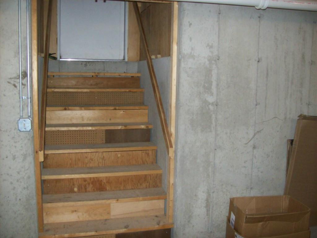 2159 Washington Road Waldoboro, ME 04572 - Photo 13 of 28 Stairs to back yard