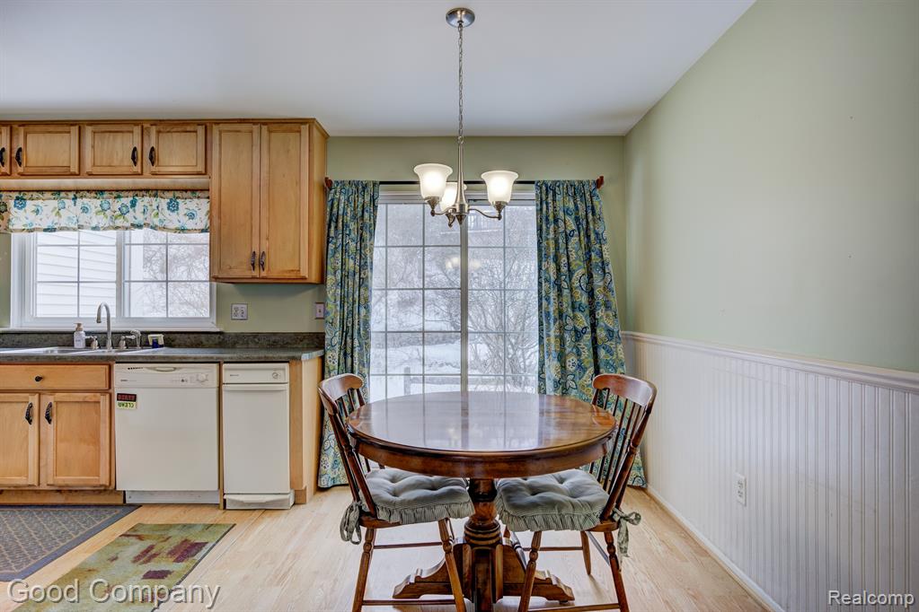 1512 Hidden Valley Lane Rochester Hills, MI 48306 - Photo 7 of 35