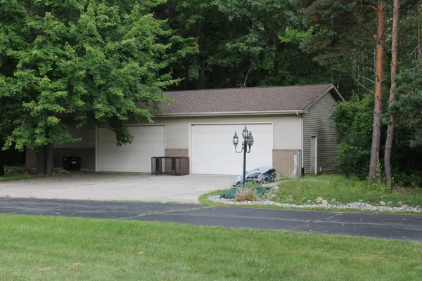 $1,225,000 | 2315 Weigl Road, Saginaw, MI 48609