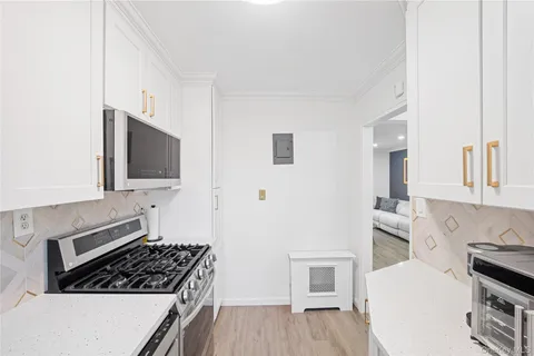 $325,000 | 220-02 Stronghurst Avenue, Unit LOWER) 183 | Bellerose