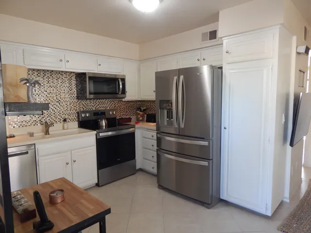 $425,000 | 2010 Lawrence Crossley Road, Unit 1, Palm Springs, CA 92264