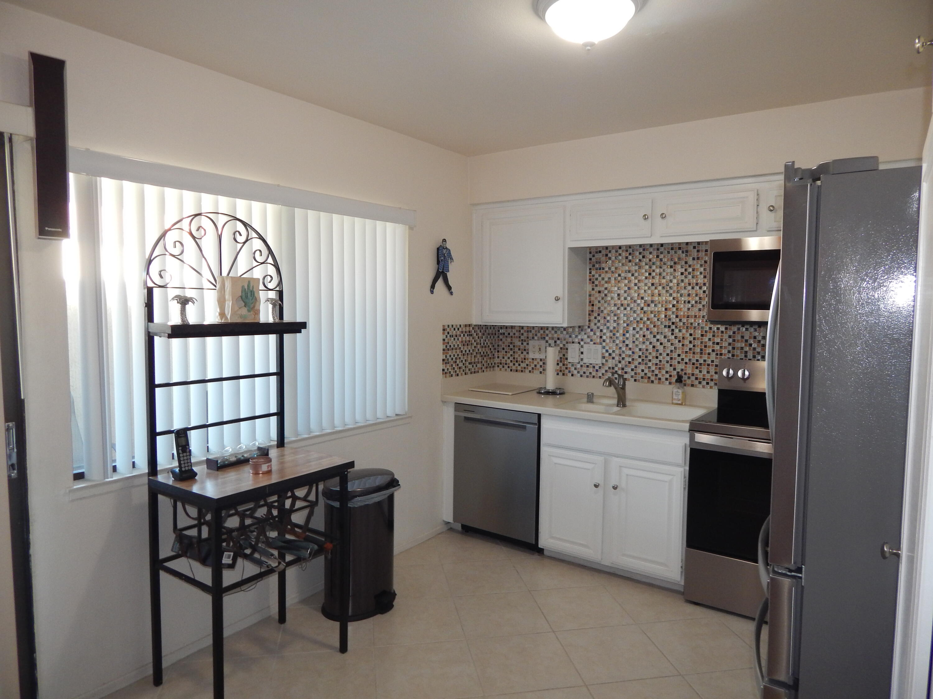 2010 Lawrence Crossley Road, Unit 1 Palm Springs, CA 92264 - Photo 13 of 36 DSCN5454