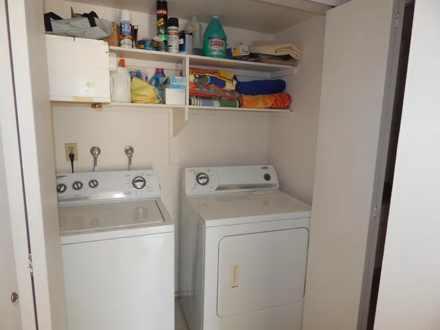 $425,000 | 2010 Lawrence Crossley Road, Unit 1, Palm Springs, CA 92264