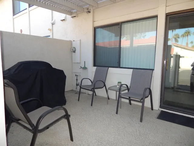 $425,000 | 2010 Lawrence Crossley Road, Unit 1, Palm Springs, CA 92264