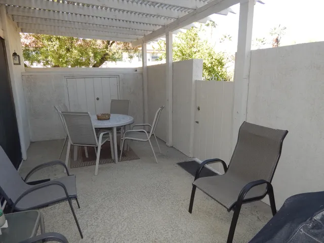 $425,000 | 2010 Lawrence Crossley Road, Unit 1, Palm Springs, CA 92264