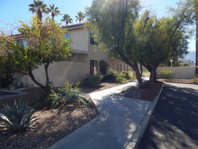 $425,000 | 2010 Lawrence Crossley Road, Unit 1, Palm Springs, CA 92264