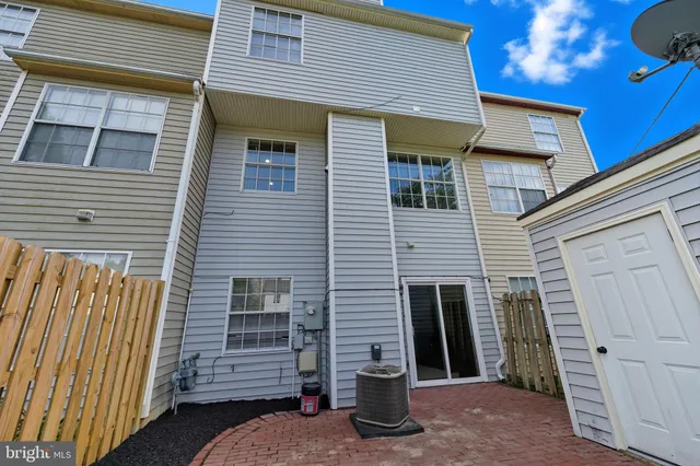 $2,650 | 11170 Hamlet Court, Fredericksburg, VA 22407