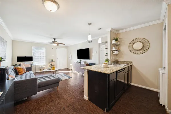 $1,195 | 1600 West T C Jester Boulevard, Unit 35, Houston, TX 77008