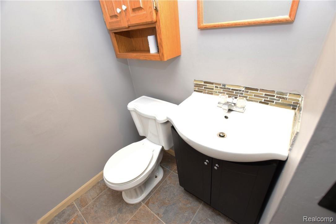 6446 West Vienna Road Clio, MI 48420 - Photo 9 of 13 Half Bath