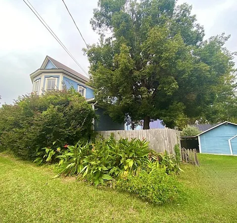 a house with swimming pool in front of it