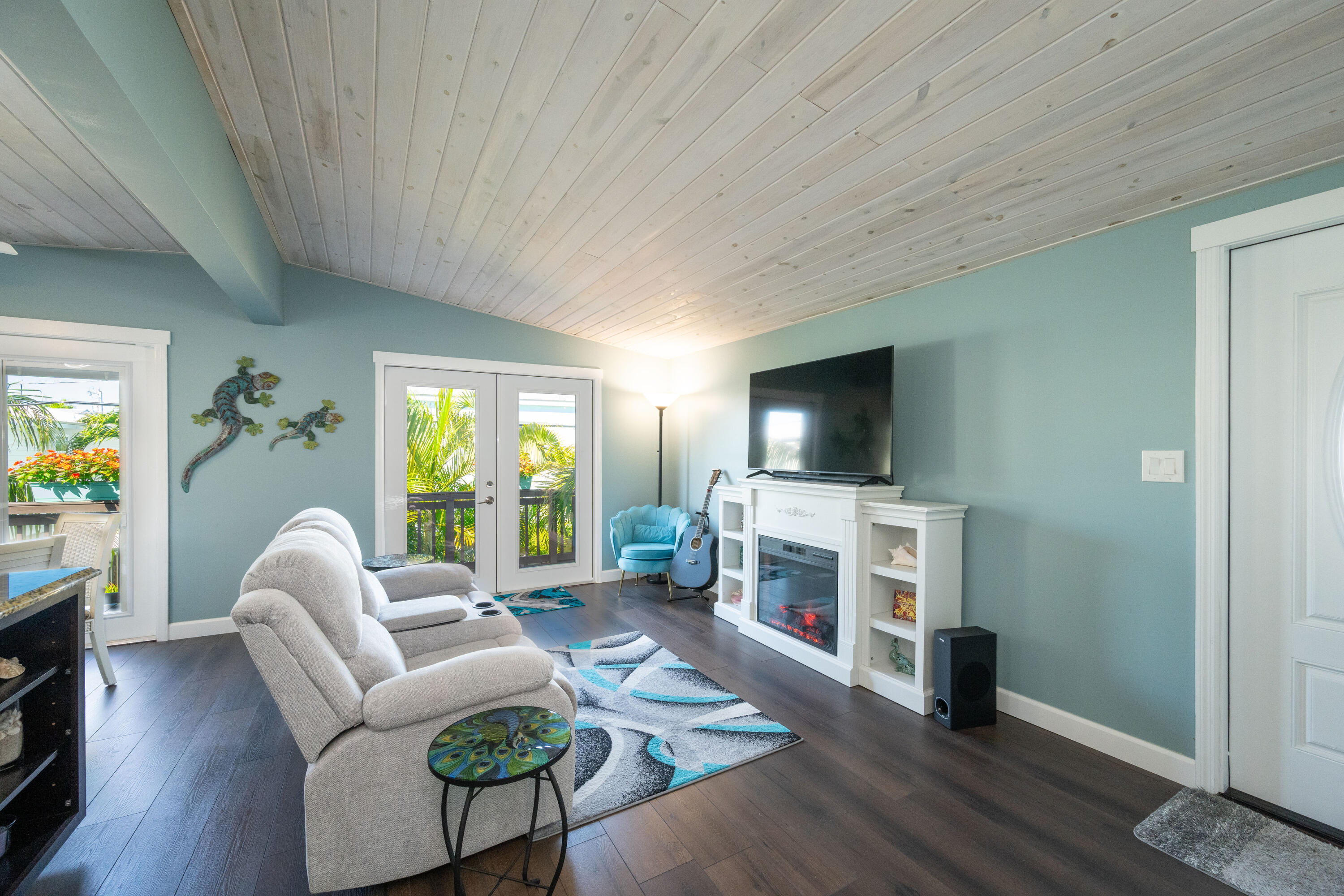 11 El Monte Lane Key West, FL 33040 - Photo 4 of 23 living room