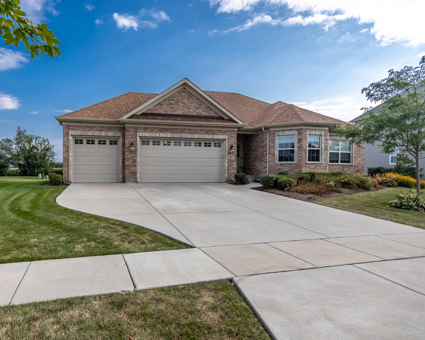 695 Slate Run Elgin, IL 60124 - Photo 1 of 43 Gallery Image 1