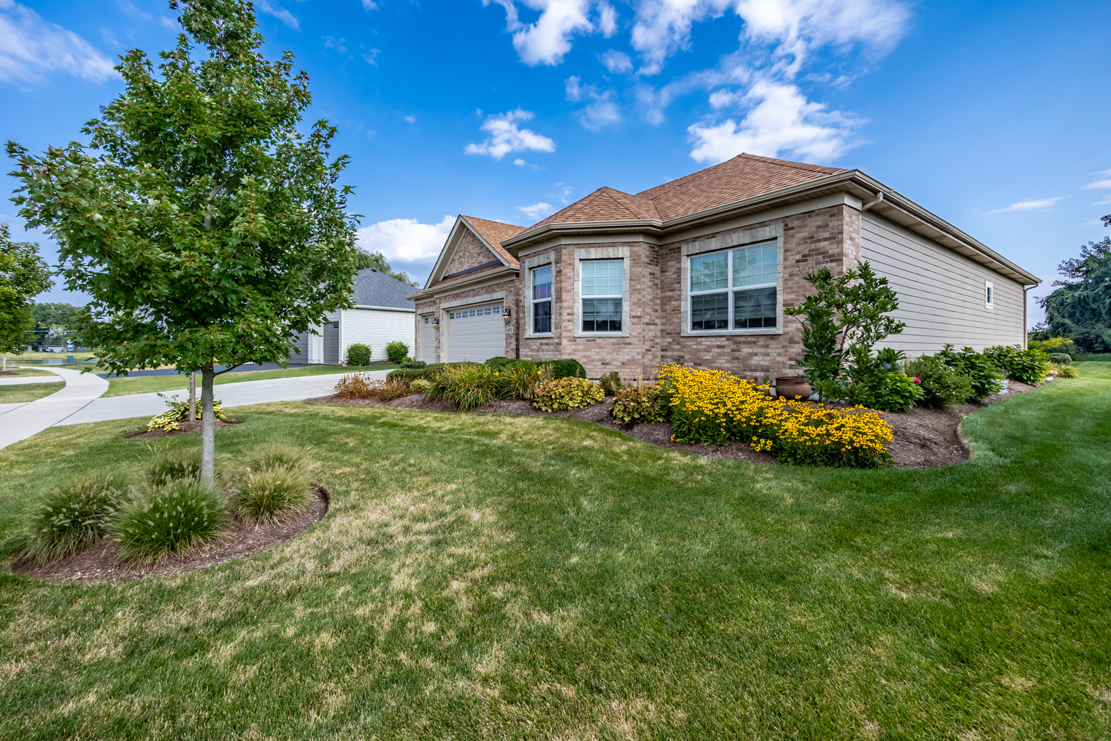 695 Slate Run Elgin, IL 60124 - Photo 3 of 43 Gallery Image 3
