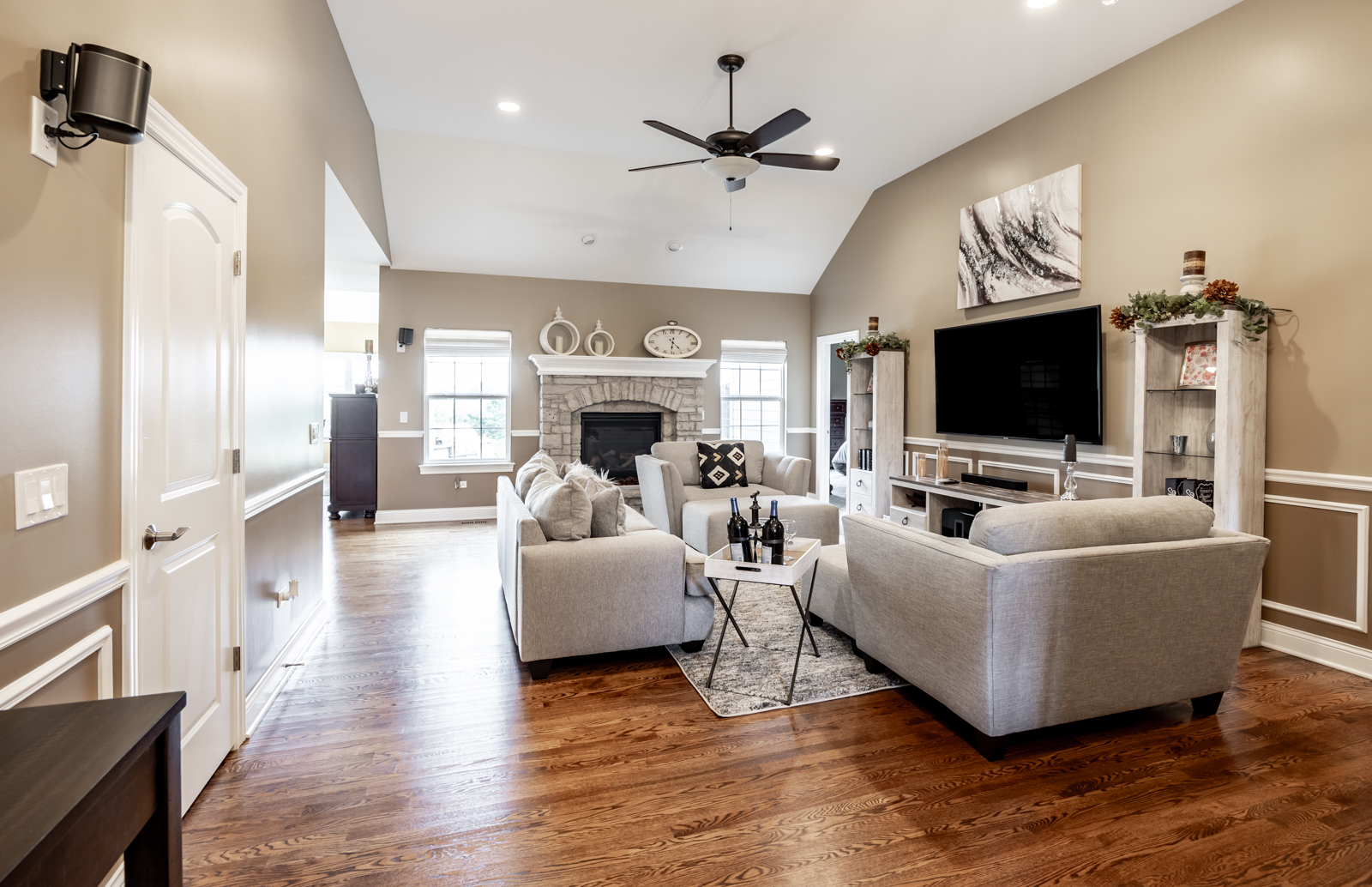 695 Slate Run Elgin, IL 60124 - Photo 6 of 43 Gallery Image 6