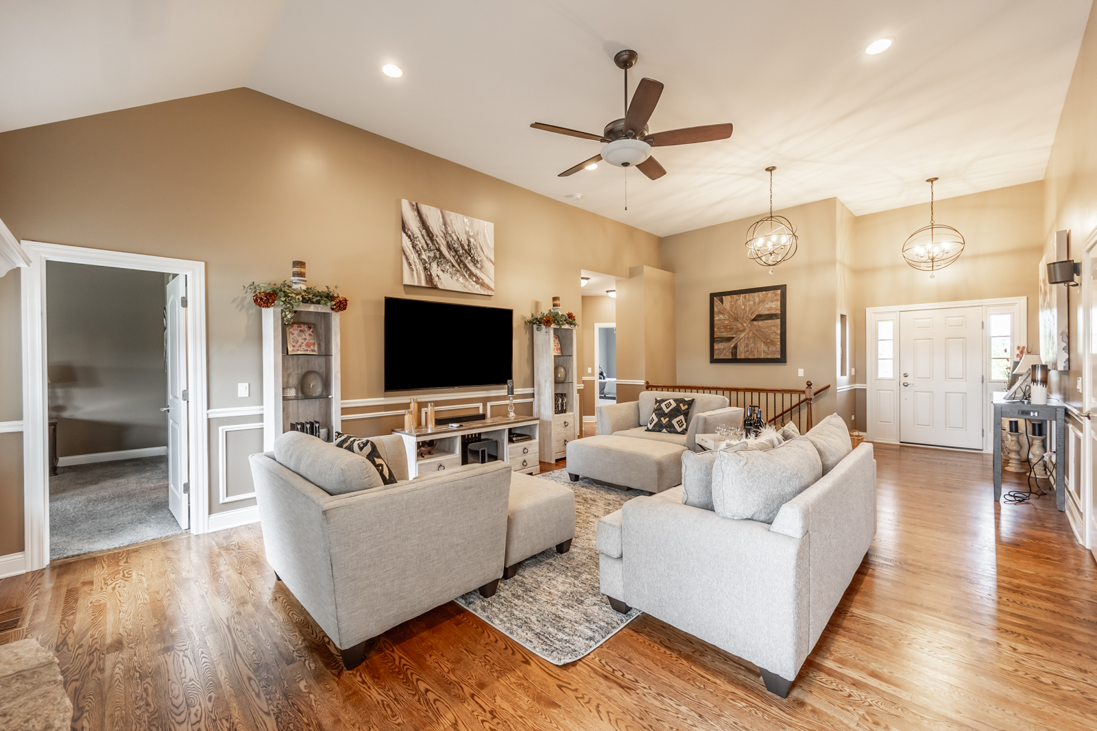 695 Slate Run Elgin, IL 60124 - Photo 8 of 43 Gallery Image 8