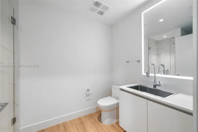 $16,000 | 700 Northeast 24th Street, Unit 4807, Miami, FL 33137