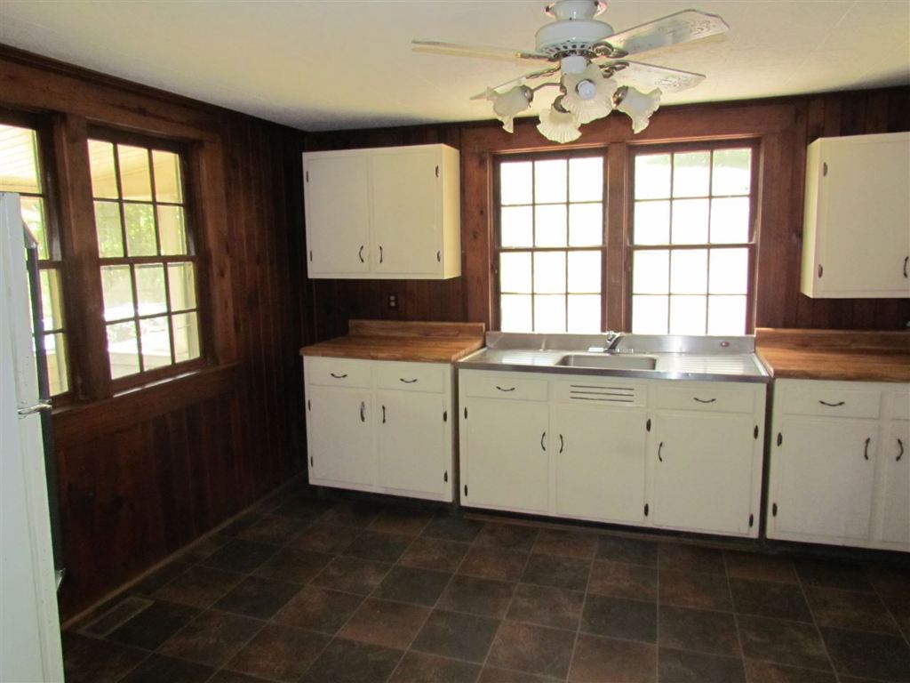 110 Tokeena Road Seneca, SC 29678 - Photo 8 of 30 Gallery Image 8