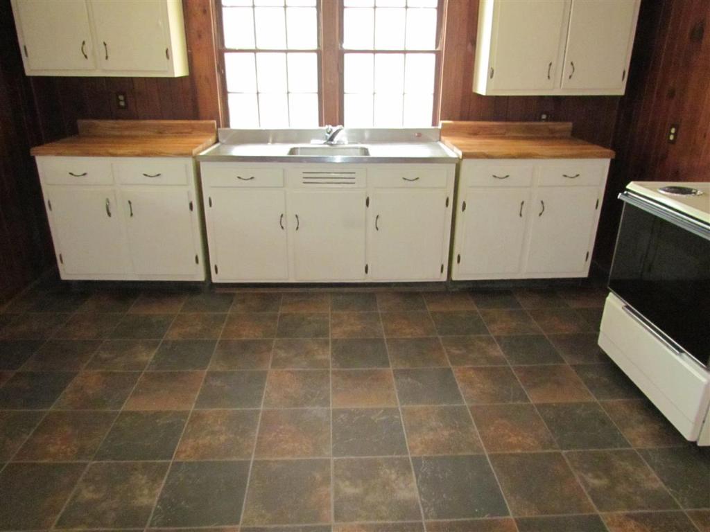 110 Tokeena Road Seneca, SC 29678 - Photo 9 of 30 Gallery Image 9