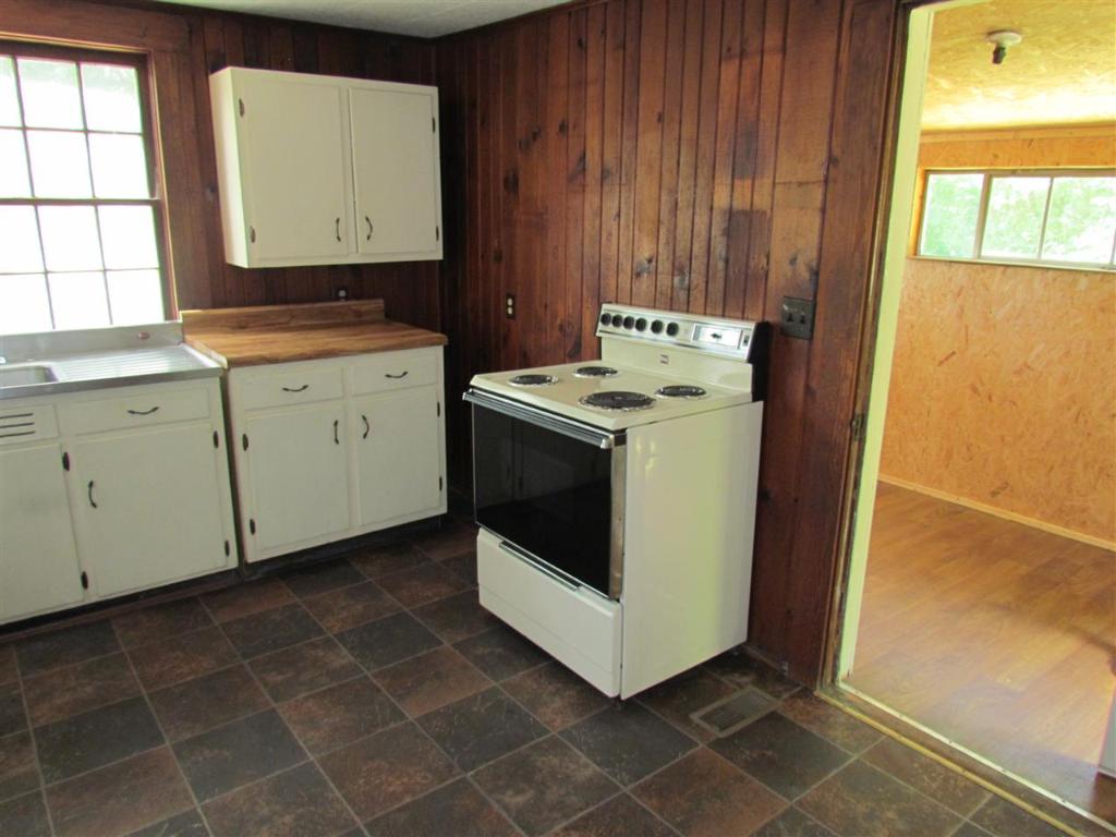110 Tokeena Road Seneca, SC 29678 - Photo 10 of 30 Gallery Image 10