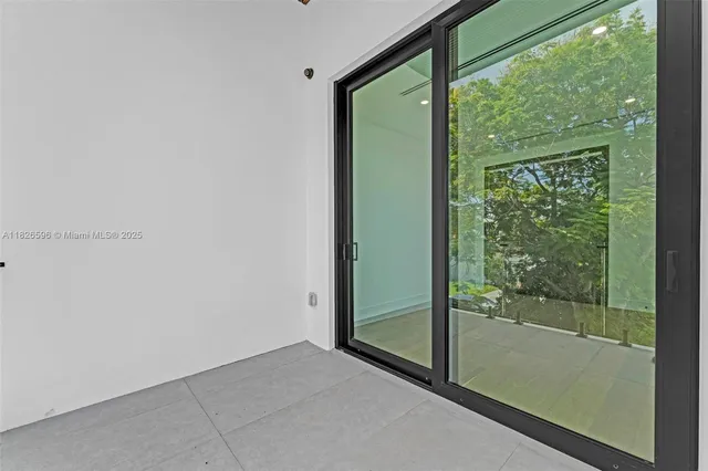 a en suite bathroom with a sink and a mirror