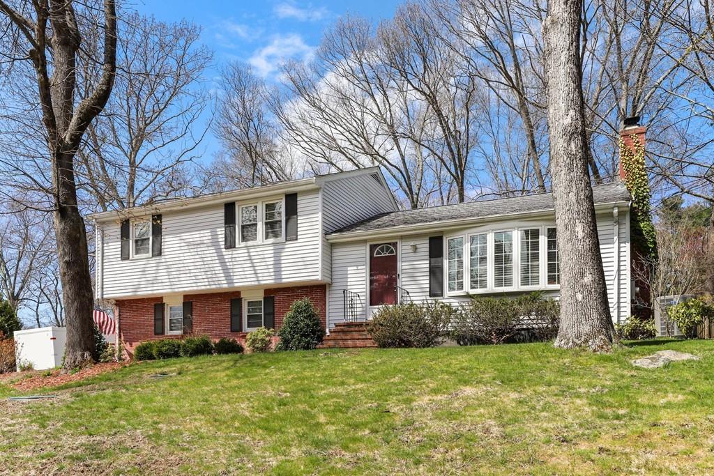 18 Robin Hill Road Holliston, MA 01746 - Photo 3 of 38 Gallery Image 3