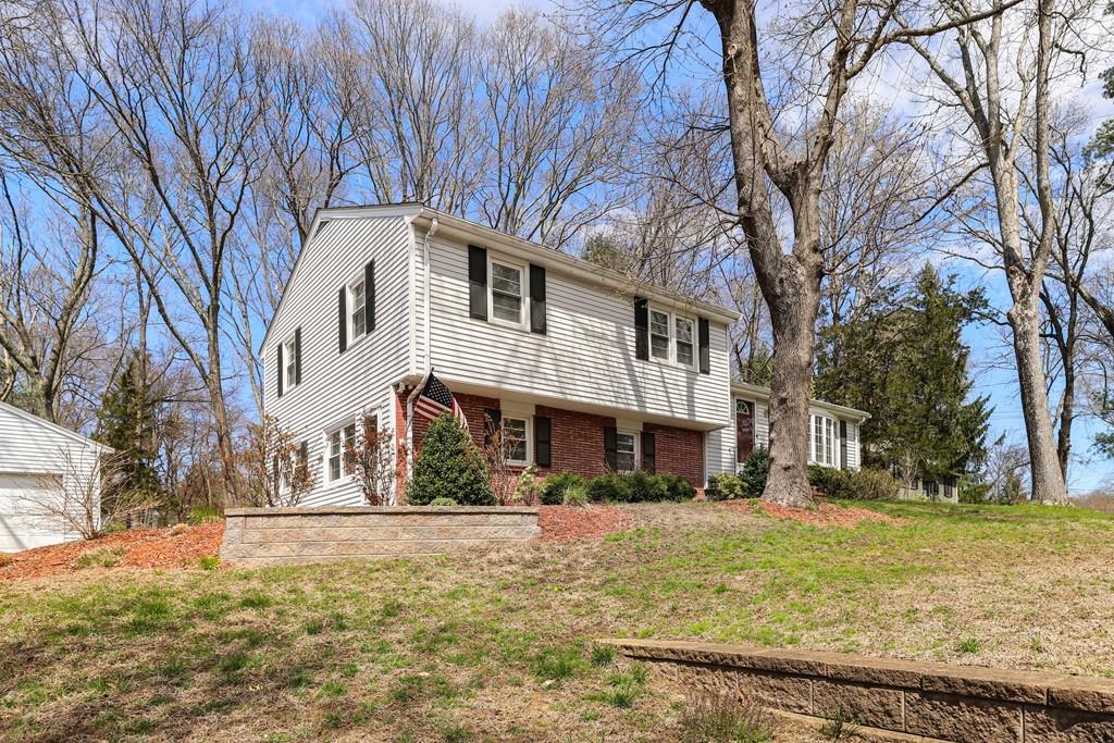 18 Robin Hill Road Holliston, MA 01746 - Photo 4 of 38 Gallery Image 4