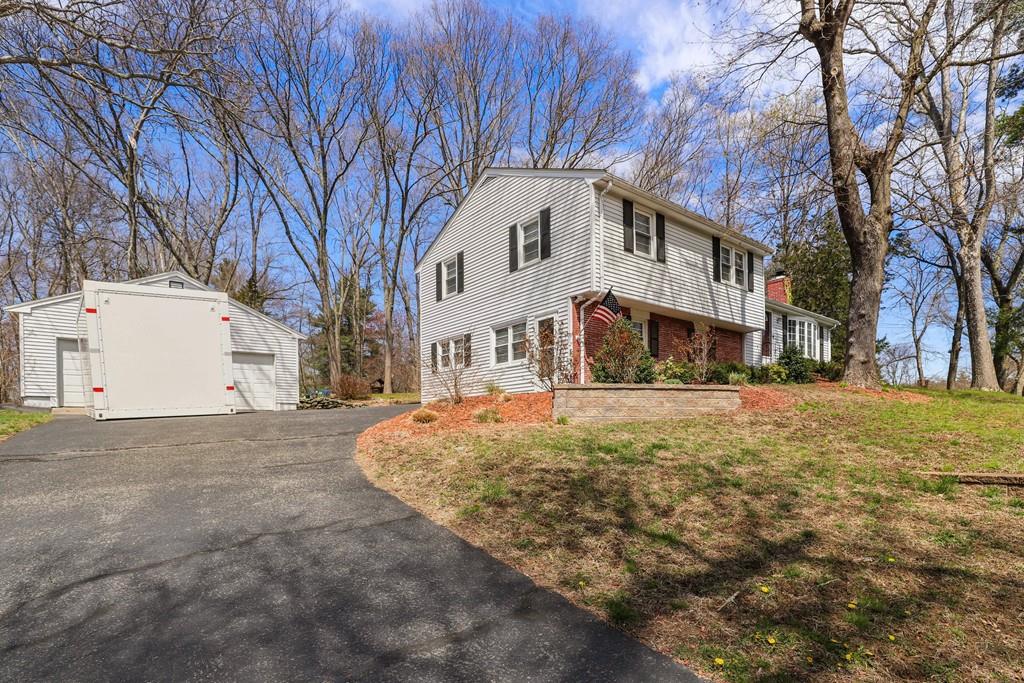 18 Robin Hill Road Holliston, MA 01746 - Photo 5 of 38 Gallery Image 5
