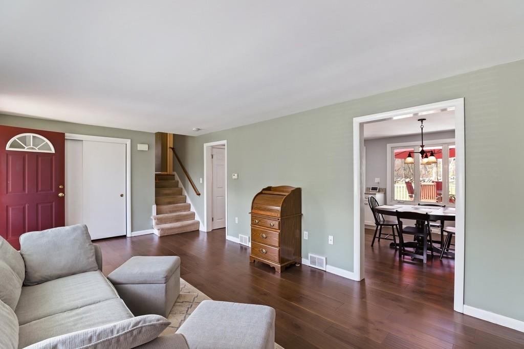 18 Robin Hill Road Holliston, MA 01746 - Photo 8 of 38 Gallery Image 8
