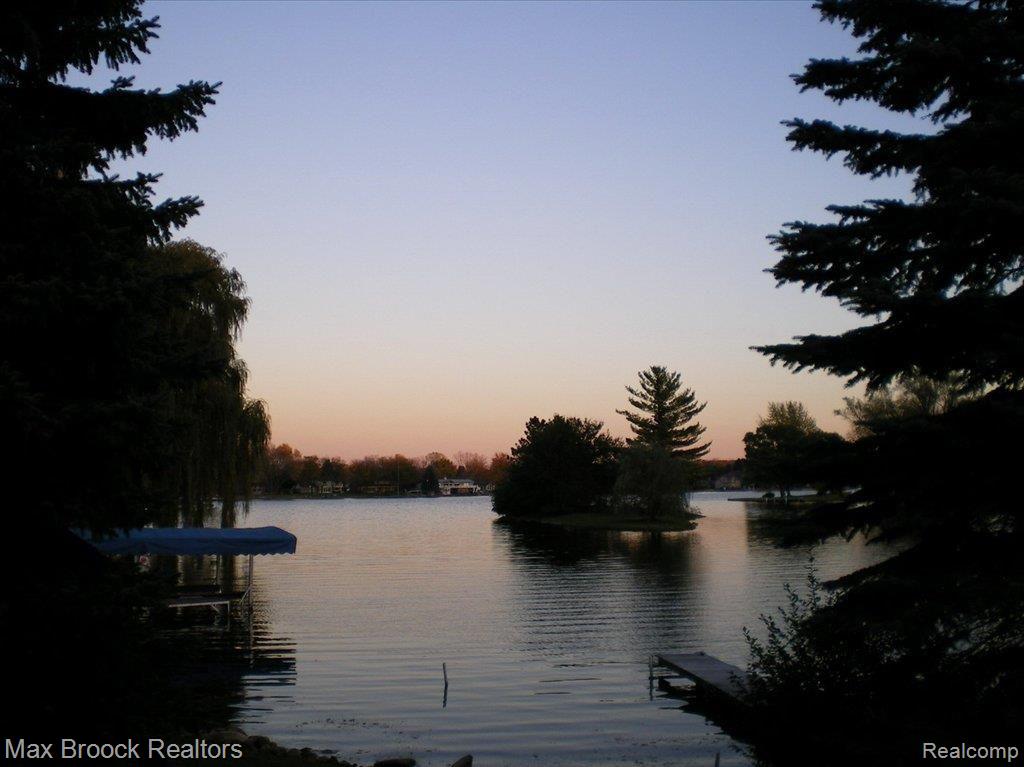 4065 East Commerce Road Commerce Township, MI 48382 - Photo 23 of 25 Lake Sherwood