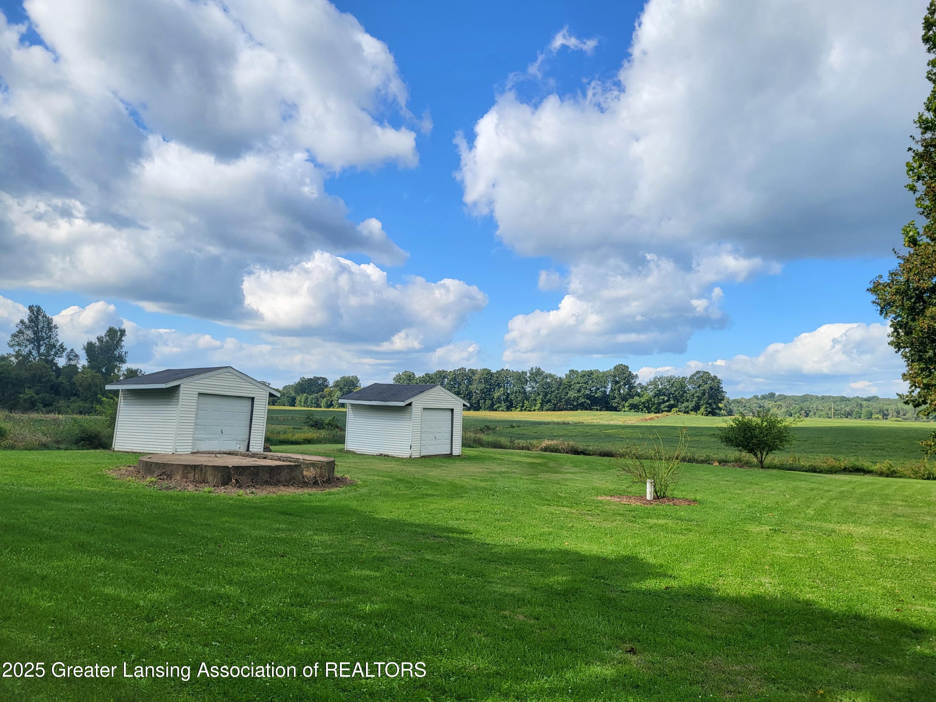 1692 South Smith Road Eaton Rapids, MI 48827 - Photo 32 of 33 1000032052