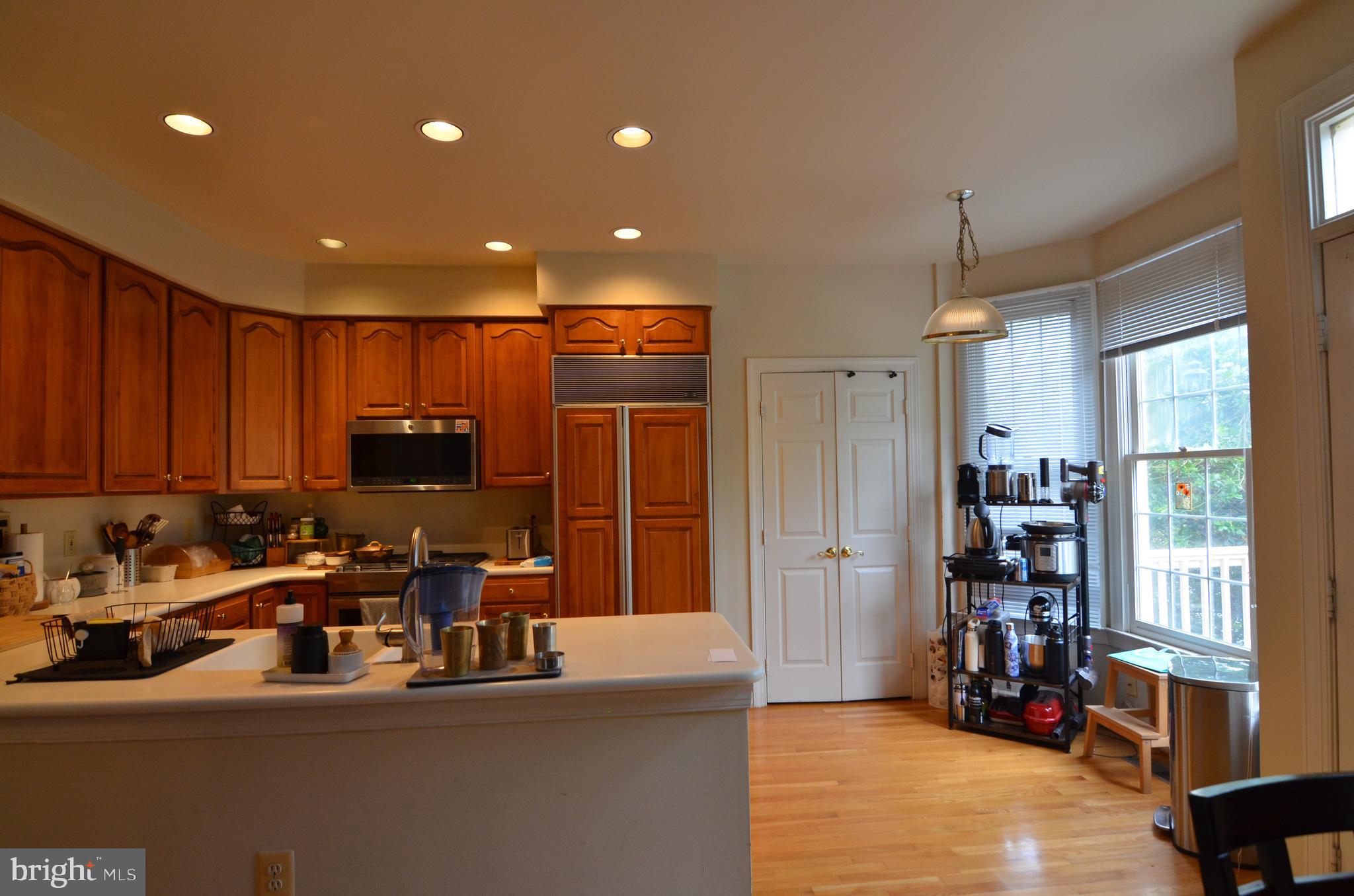 8173 Boss Street Vienna, VA 22182 - Photo 15 of 59 Kitchen with breakfast nook