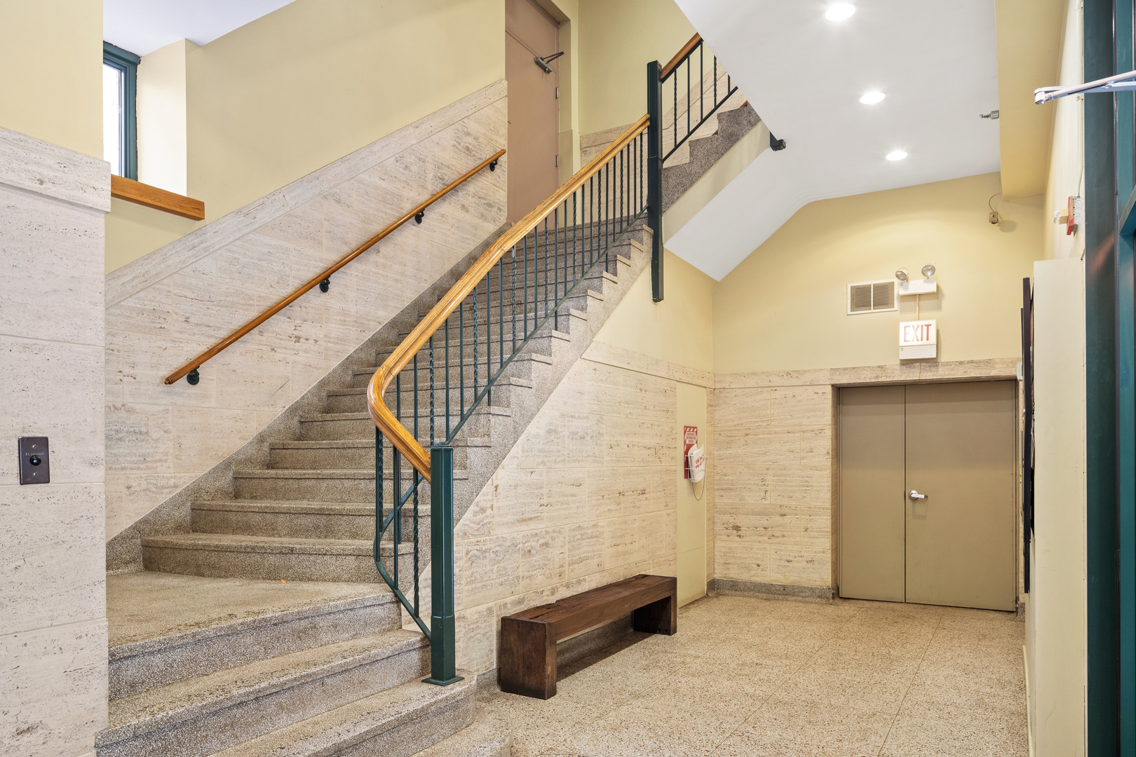 1727 South Indiana Avenue, Unit 319 Chicago, IL 60616 - Photo 4 of 21 a view of entryway and hall with wooden floor
