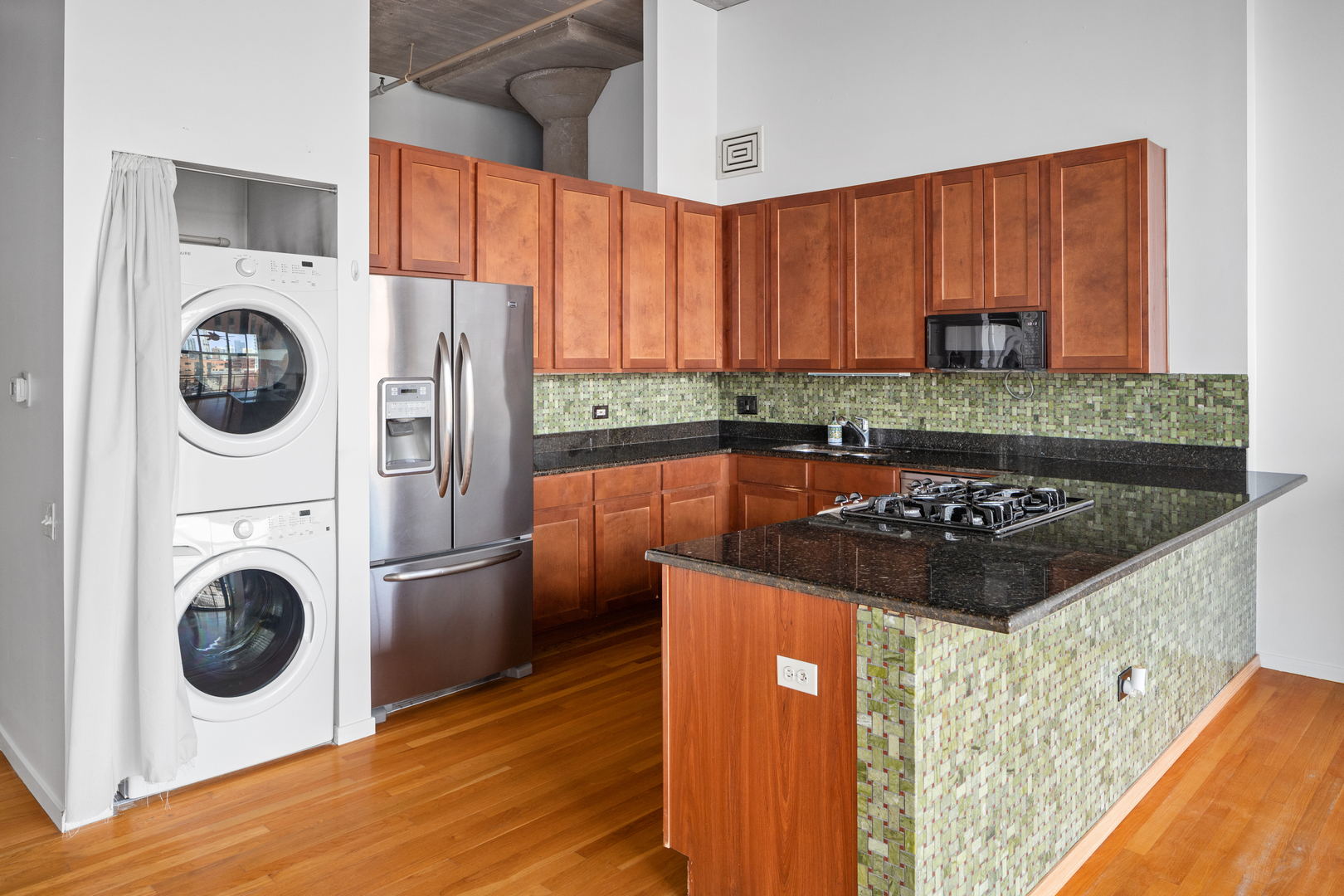 1727 South Indiana Avenue, Unit 319 Chicago, IL 60616 - Photo 8 of 21 a kitchen with a stove a refrigerator and a sink